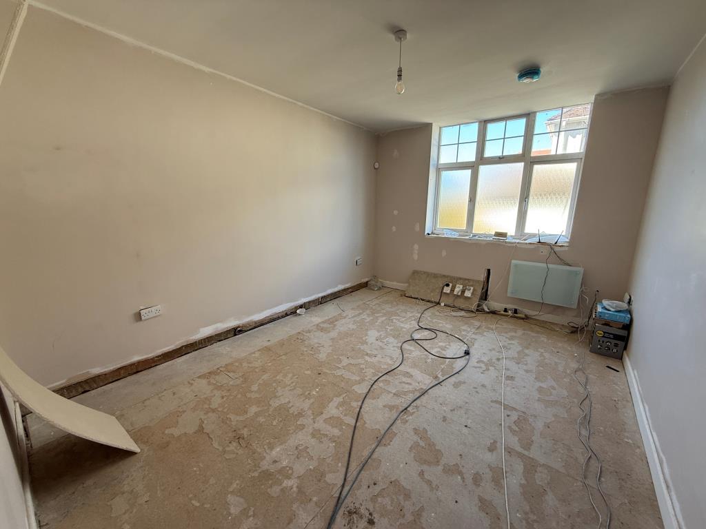 Lot: 60 - FREEHOLD SITE WITH PLANNING FOR CONVERSION AND NEW BUILD TO PROVIDE TEN FLATS - Bedroom